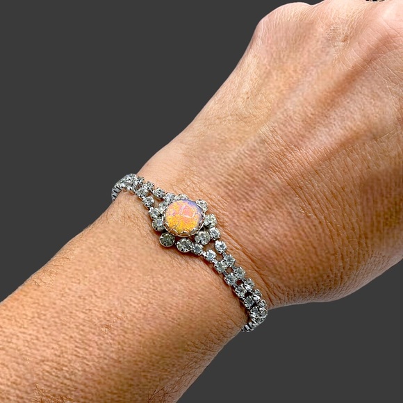 🌺Vintage Rhinestone & Opal Glass Bracelet - Picture 8 of 11
